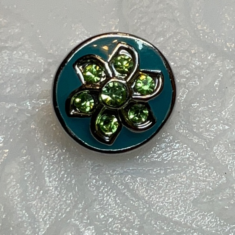 Petite Ginger Snap 12mm Silvertone blue enamel with green rhinestone flower